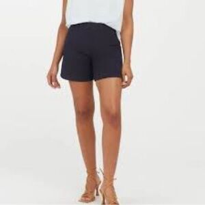 Spanx On-The-Go 6” Shorts in Classic Navy Size: M